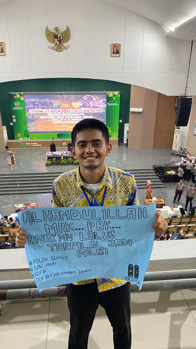 Alumni Nawasena merayakan kelulusan seleksi Bintara Polri